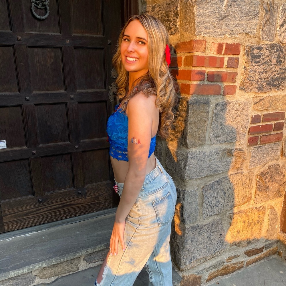 Meet your Posher, Becca